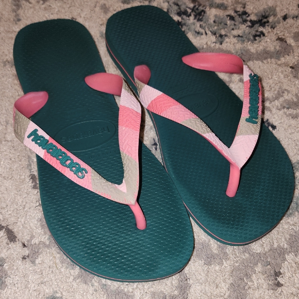 Havaianas Women's Green and Pink Sandals